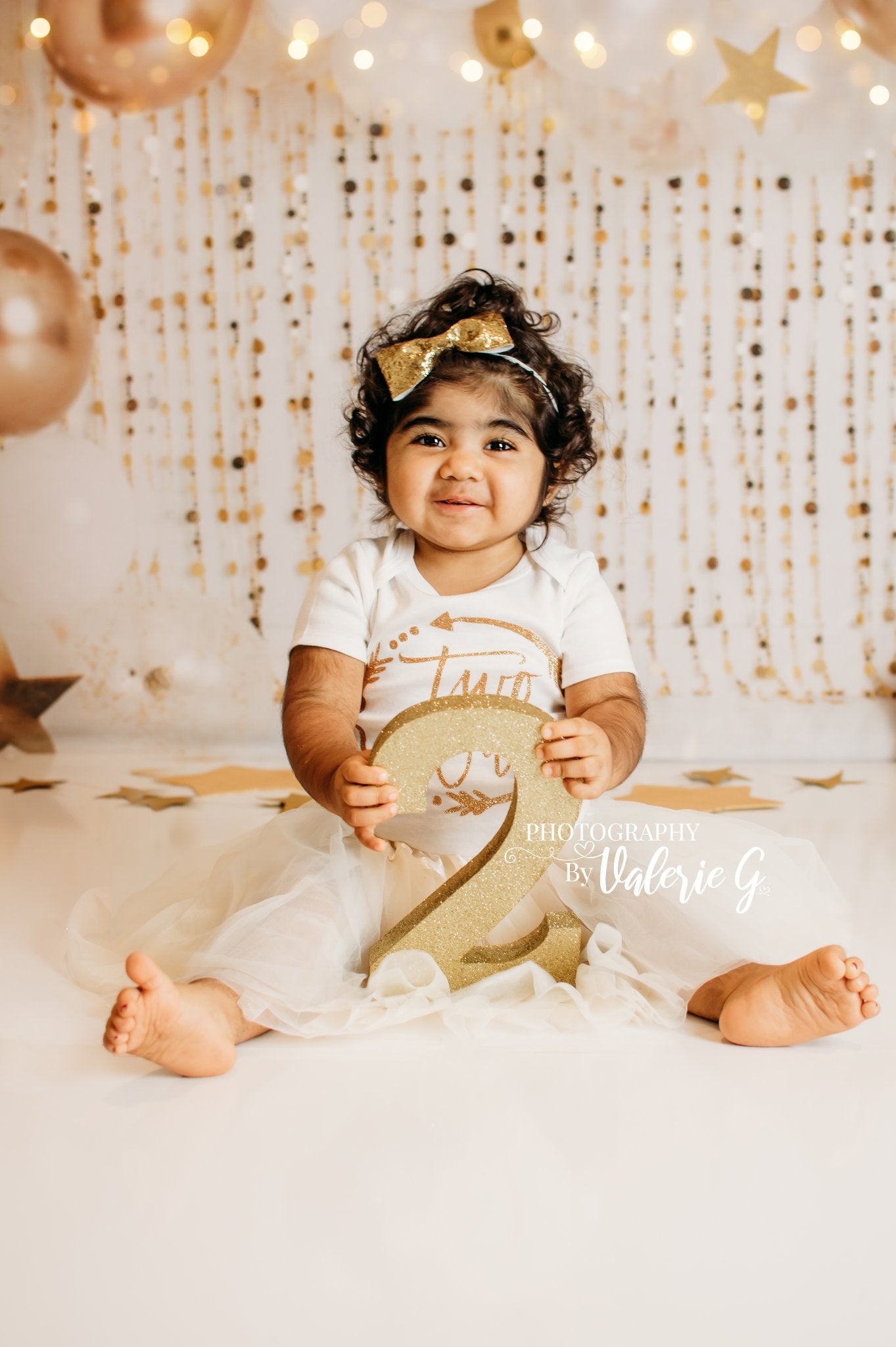 Kate Cake Smash Gold Luftballons Hintergrund von Rose Abbas - Kate Backdrop.de