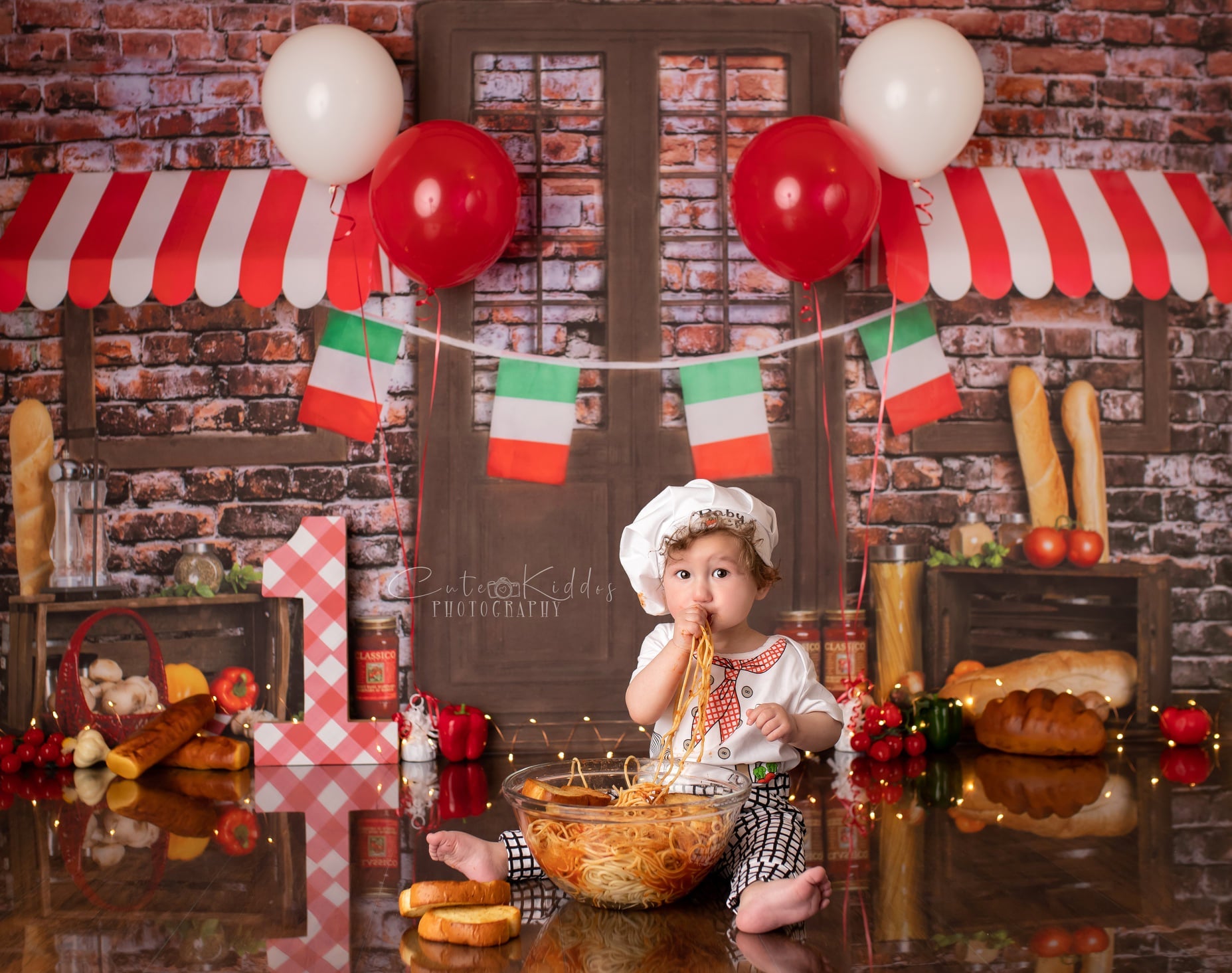 Kate Spaghetti Smash / Cake Smash Backstein Küchenbrot Geburtstag Hintergrund von Rose Abbas - Kate Backdrop.de