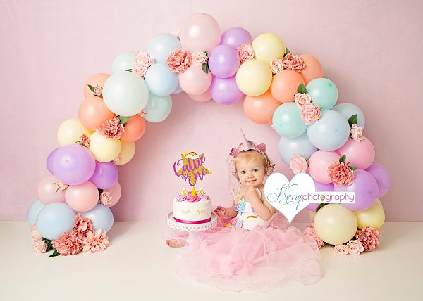 Kate Luftballons Regenbogen mit Blumen für Kinder Geburtstag Hintergrund für Fotografie Entworfen von Kerry Anderson