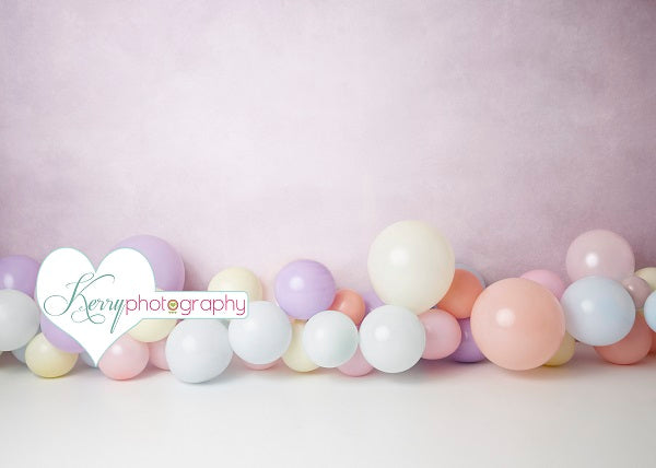 Kate Helle lila Luftballons für Kindergeburtstag Hintergrund für Fotografie Designed by Kerry Anderson - Kate Backdrop.de