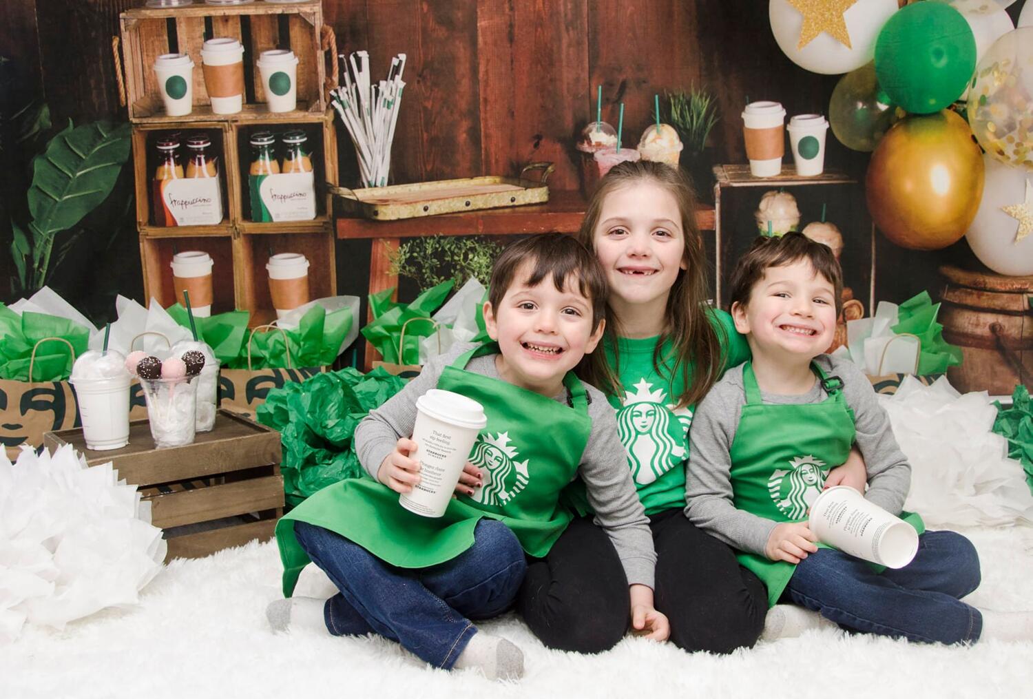 Kate Coffee Shop Holz Hintergrund Geburtstag Entworfen von Mandy Ringe Photography