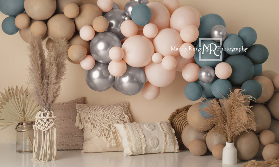 Kate Boho Ballons Hintergrund Makramee Kissen von Mandy Ringe Photography - Kate Backdrop.de