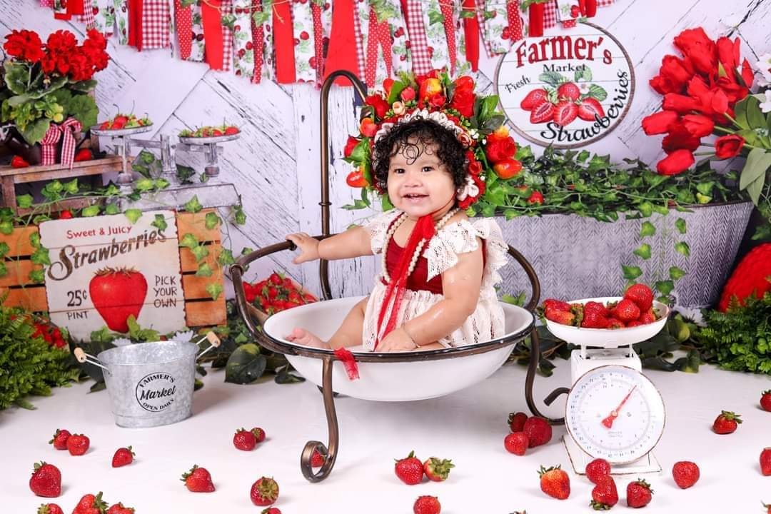 Kate Sommer Erdbeere Weißes Holzbrett mit Bannern Hintergrund - Kate Backdrop.de