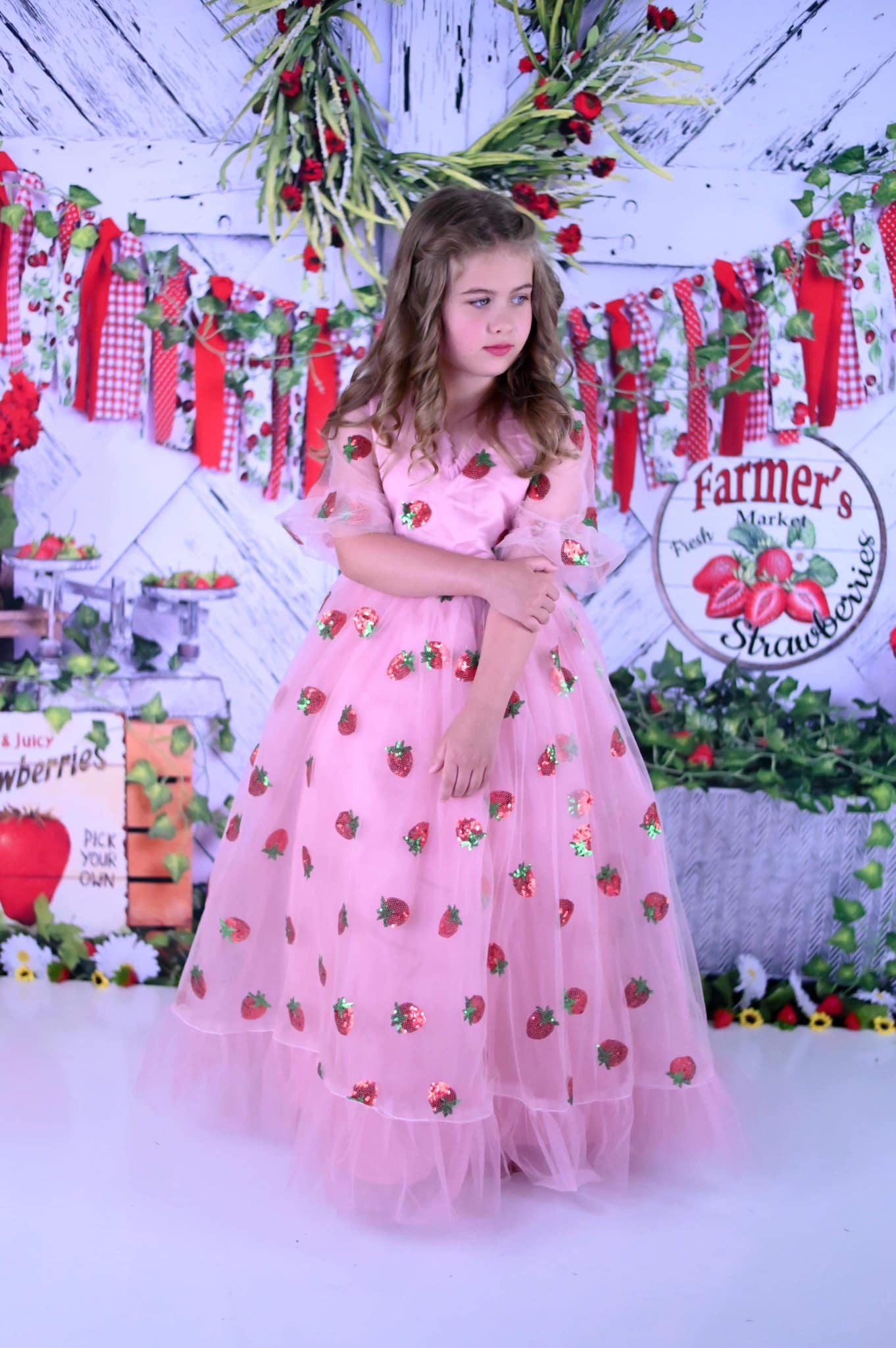 Kate Sommer Erdbeere Weißes Holzbrett mit Bannern Hintergrund - Kate Backdrop.de