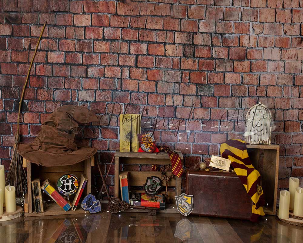 Kate Zauberer Geburtstag Hintergrund Backsteinmauer von Jenna Onyia - Kate Backdrop.de