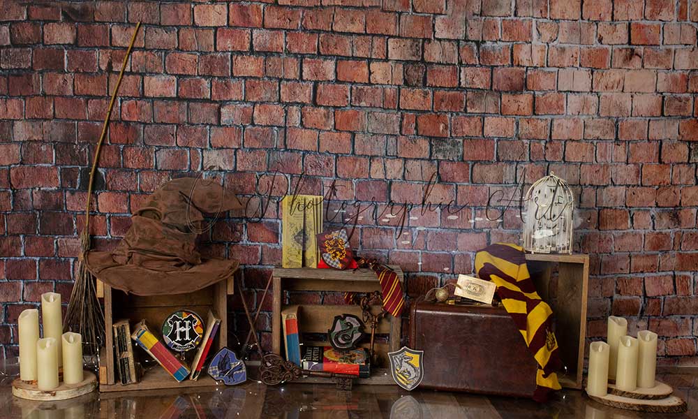 Kate Zauberer Geburtstag Hintergrund Backsteinmauer von Jenna Onyia - Kate Backdrop.de