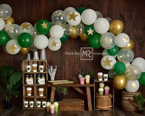 Kate Coffee Shop Holz Hintergrund Geburtstag Entworfen von Mandy Ringe Photography