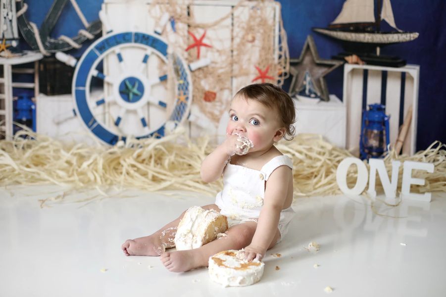 Kate Sommer Seemann Segeln Blauer Hintergrund von Emetselch - Kate Backdrop.de