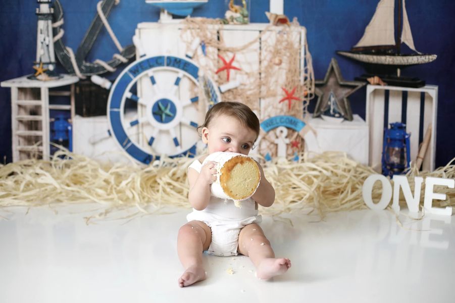 Kate Sommer Seemann Segeln Blauer Hintergrund von Emetselch - Kate Backdrop.de