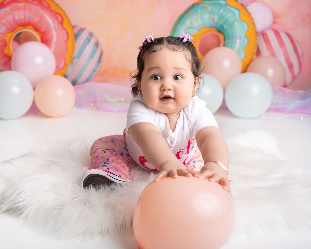 Kate Cake Smash Geburtstag Donut Luftballons Hintergrund von Emetselch - Kate Backdrop.de