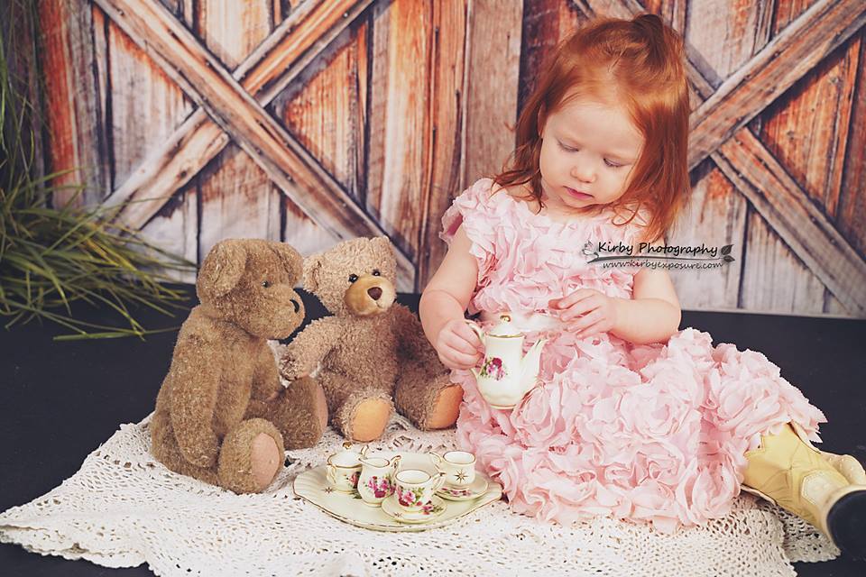 Kate Tack Barn Spring Kulisse für Fotografie von Arica Kirby entworfen - Kate Backdrop.de