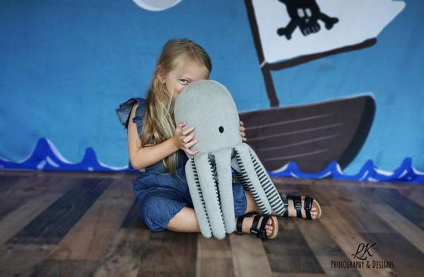 Kate Piratenmeer und Wolken-Kinderhintergrund für die Fotografie entworfen von Sarah Timmerman - Kate Backdrop.de