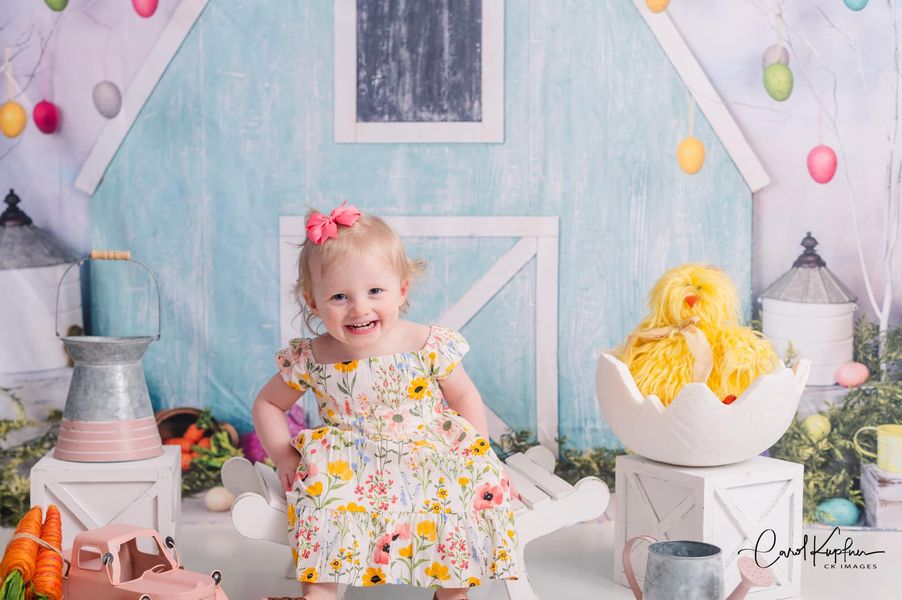 Kate Ostern Blaue Scheune Kulisse von Arica Kirby Photography - Kate Backdrop.de