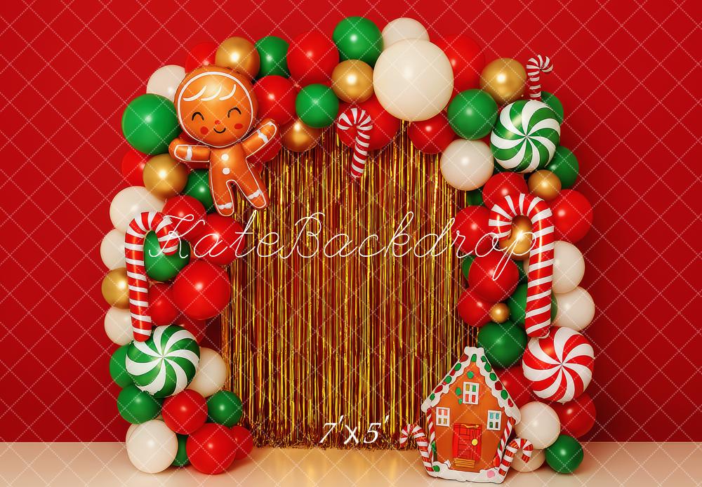 Kate Weihnachten Ballonbogen Lebkuchenhaus Rot Hintergrund Entworfen von Patty Roberts - Kate Backdrop.de