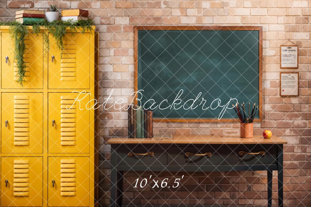 Kate Zurück Zur Schule Spind Tafel Vintage Hintergrund Entworfen von Emetselch