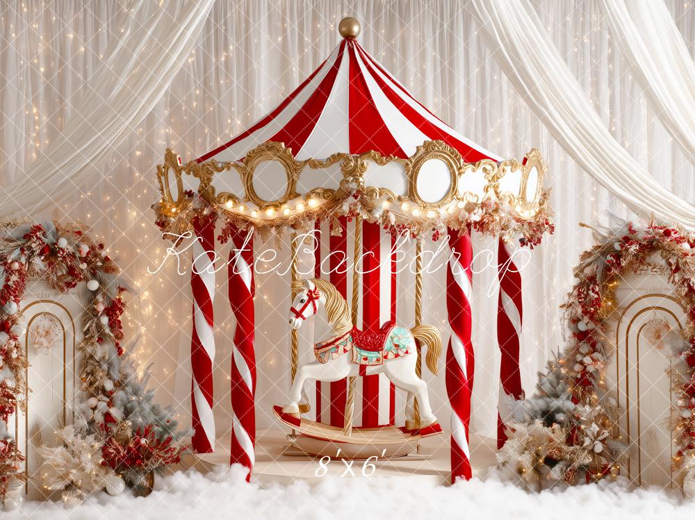 Kate Carousel Pferd Weihnachtsdeko Rot Weiß Hintergrund Entworfen von Patty Roberts - Kate Backdrop.de