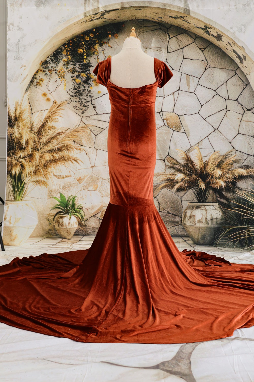 Kate Samtkleid mit V-Ausschnitt und Schwanz für Mutterschafts-Fotoshooting - Kate Backdrop.de