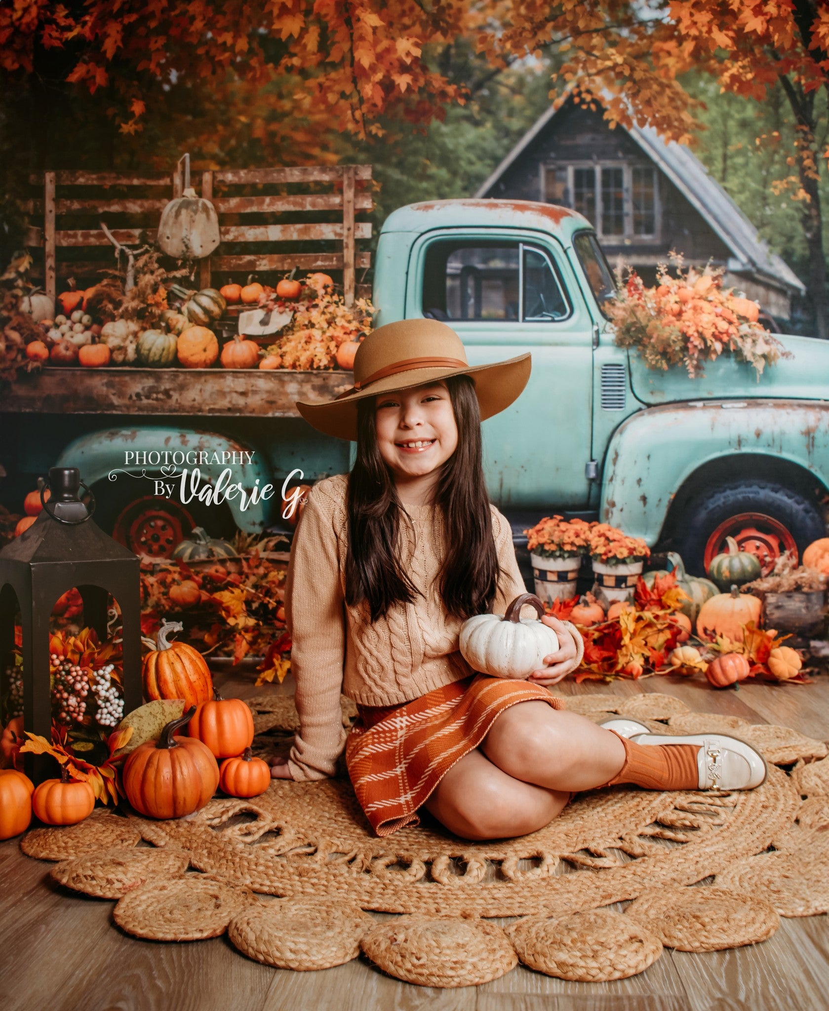 Kate Herbst Truck Goldene Blätter Altes Haus Hintergrund von Chain Photography