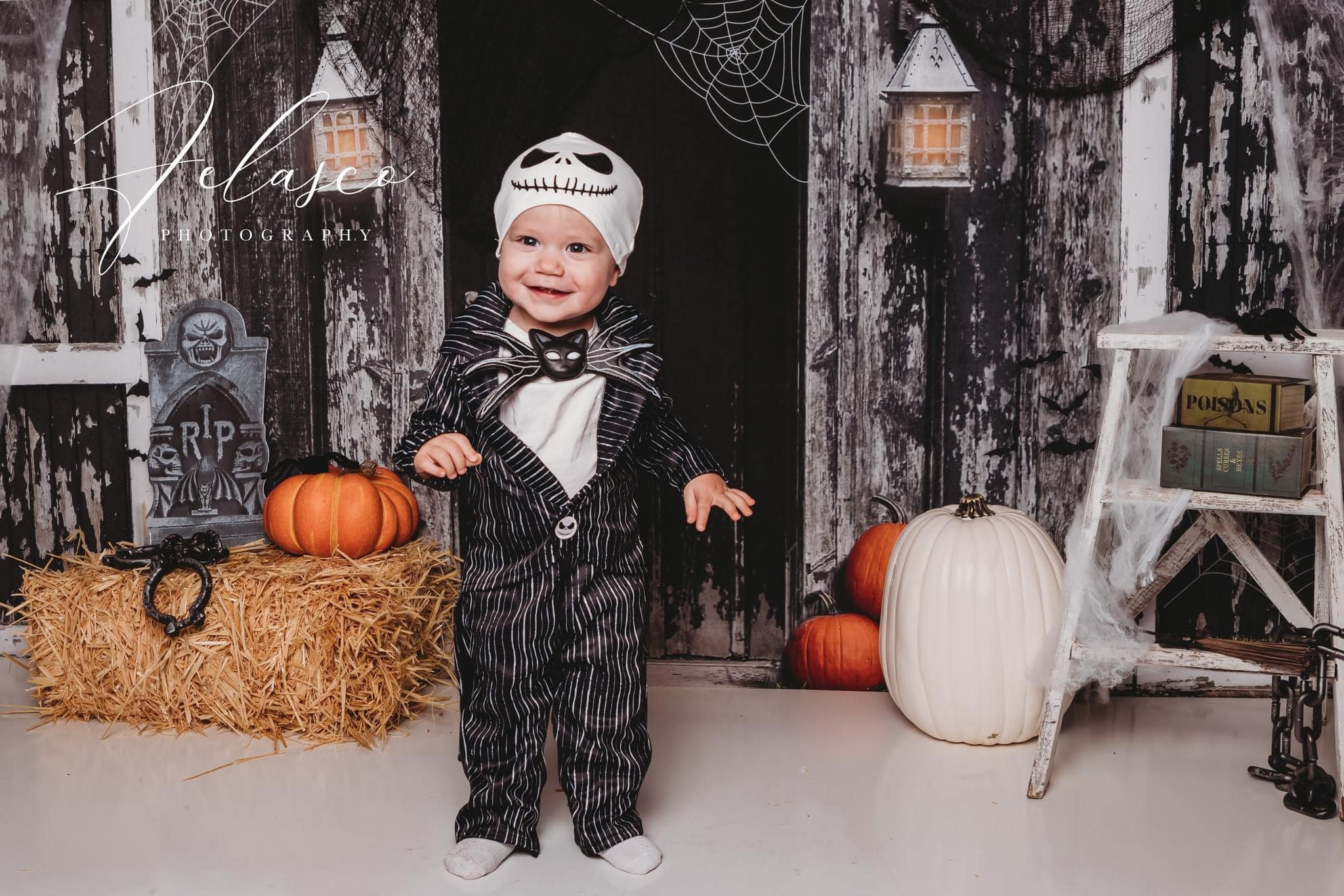 Kate Gespenstische Halloween Scheune Hintergrund von Mandy Ringe Photography