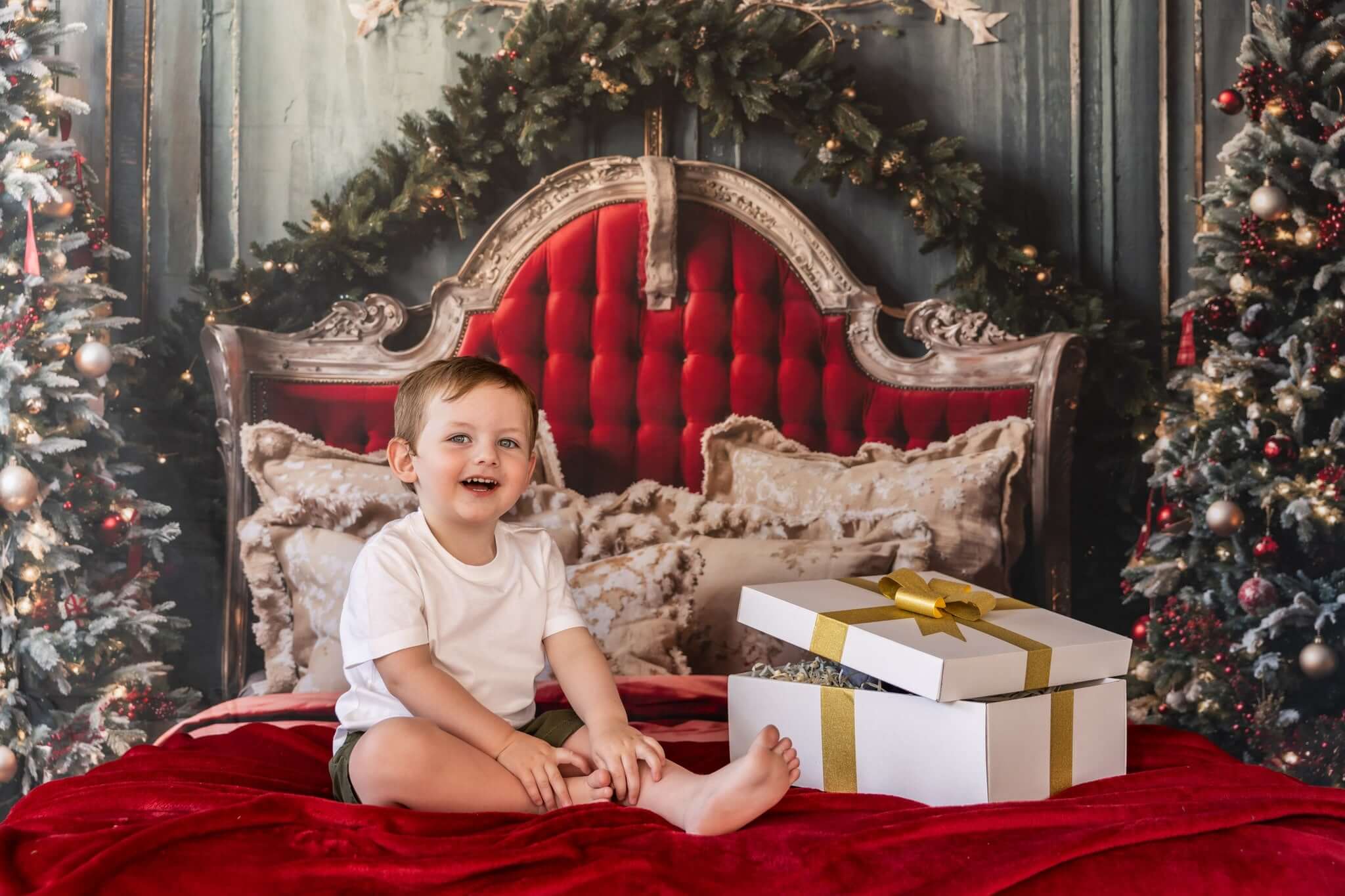 Kate Weihnachten Rotes Kopfteil Grüne Wand Baum Hintergrund von Emetselch - Kate Backdrop.de