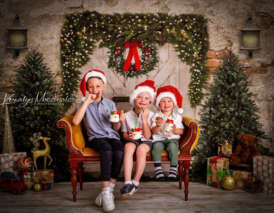 Kate Weihnachten Fleece Hintergrund Ziegelwand Tür & Xmas B?ume Entworfen von JS Photography - Kate Backdrop.de