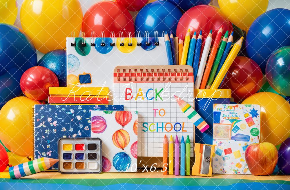 Kate Zurück Zur Schule Luftballons Schulmaterial Bunt Hintergrund Entworfen von Emetselch - Kate Backdrop.de