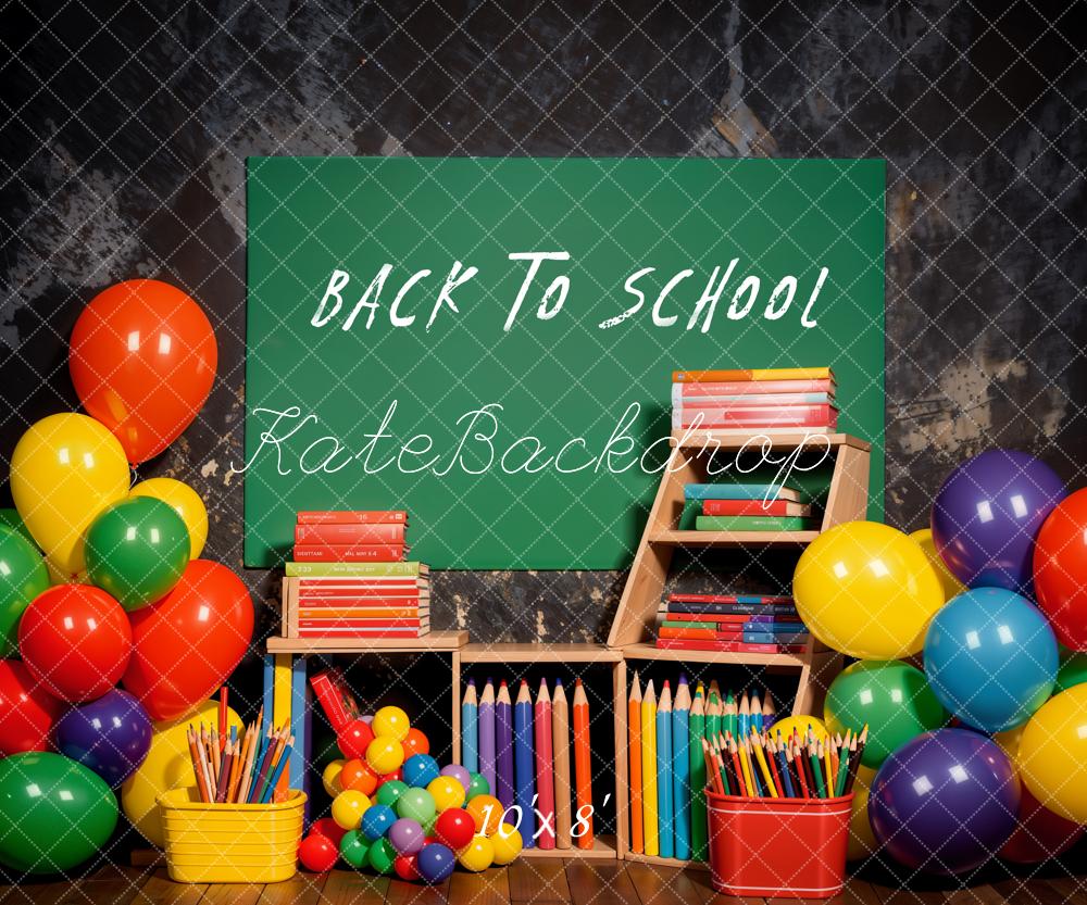 Kate Zurück Zur Schule Tafel Luftballons Buntstifte Hintergrund Entworfen von Emetselch