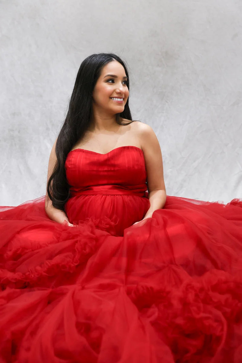 Kate Rotes Mutterschafts-Fotoshoot-Kleid mit einer Schulter aus Mesh - Kate Backdrop.de