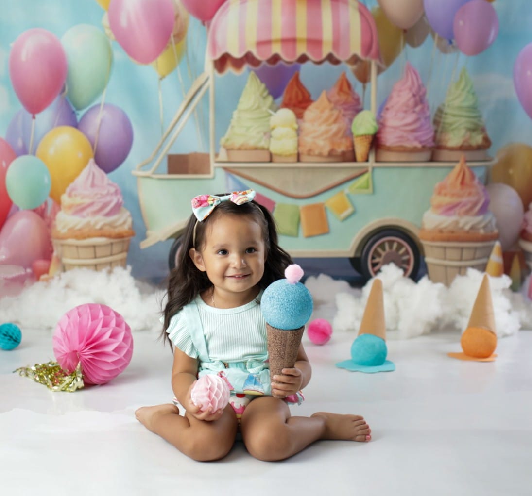 Kate Sommer Süße Eiscreme Auto Torte Smash Ballon Himmel Hintergrund von Chain Photography