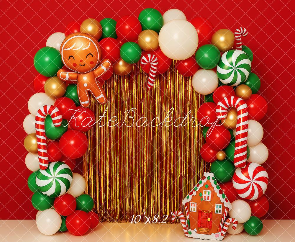 Kate Weihnachten Ballonbogen Lebkuchenhaus Rot Hintergrund Entworfen von Patty Roberts - Kate Backdrop.de