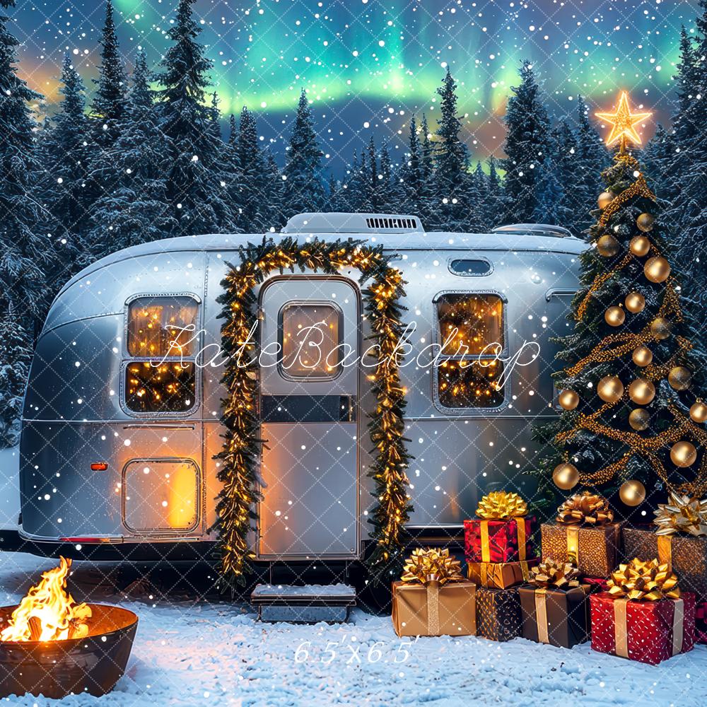 Kate Weihnachten Wohnwagen Tannenbaum Schnee Hintergrund Entworfen von Mini MakeBelieve - Kate Backdrop.de