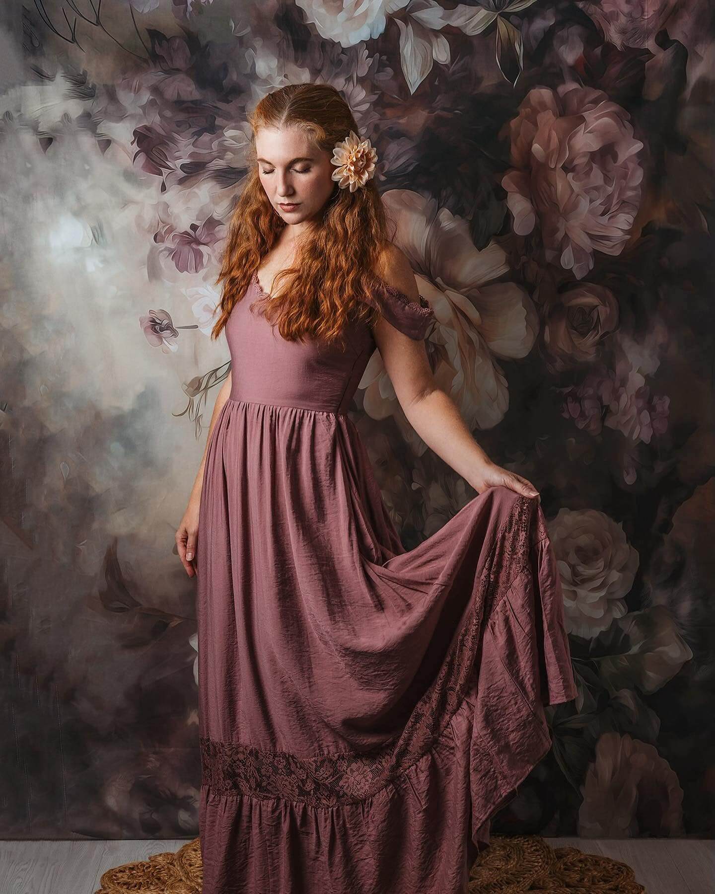 Kate Floral Romance Fine Art Hintergrund von Candice Compton