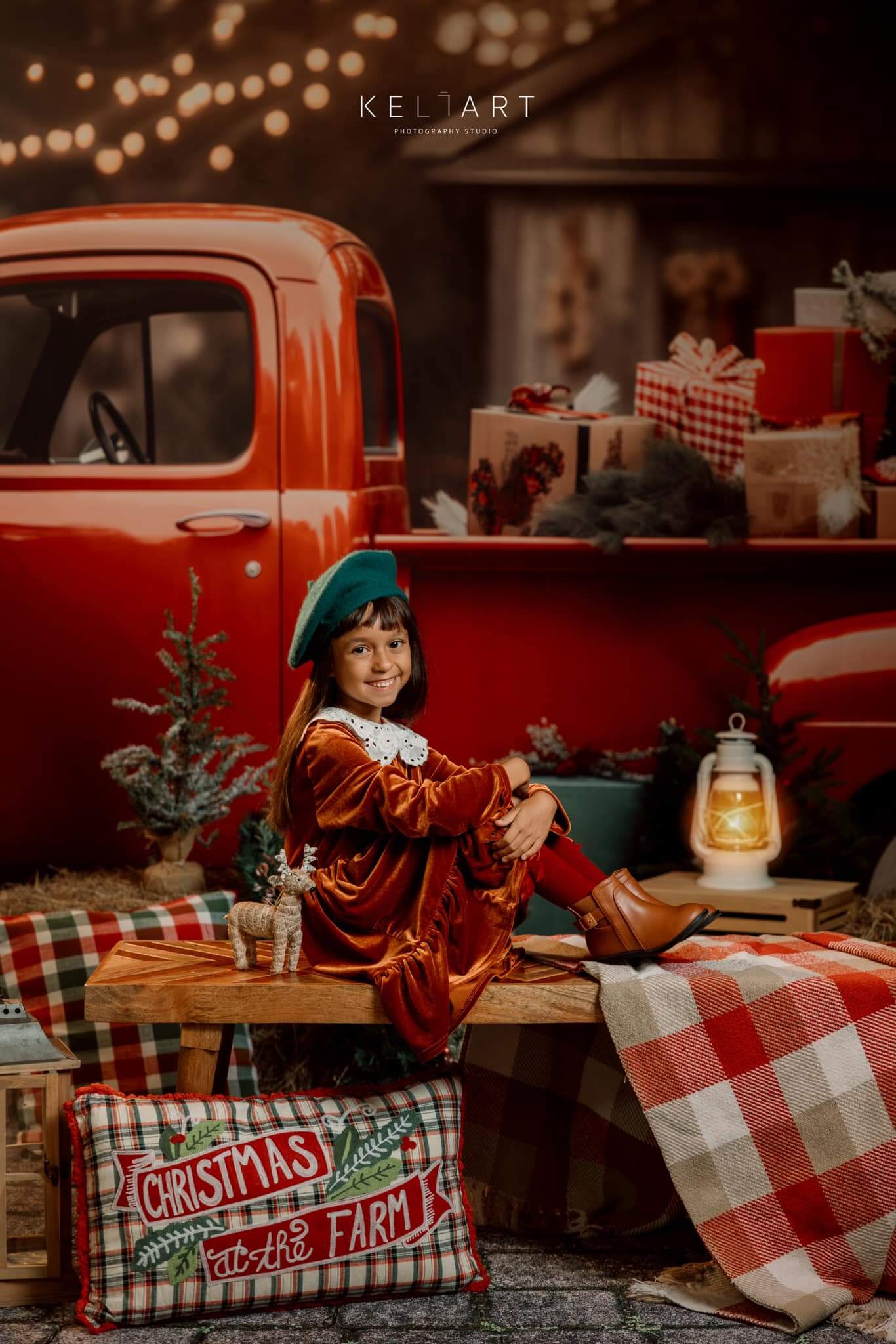 Kate Weihnachtsgeschenk Weihnachten in rotem Auto Hintergrund für Fotografie