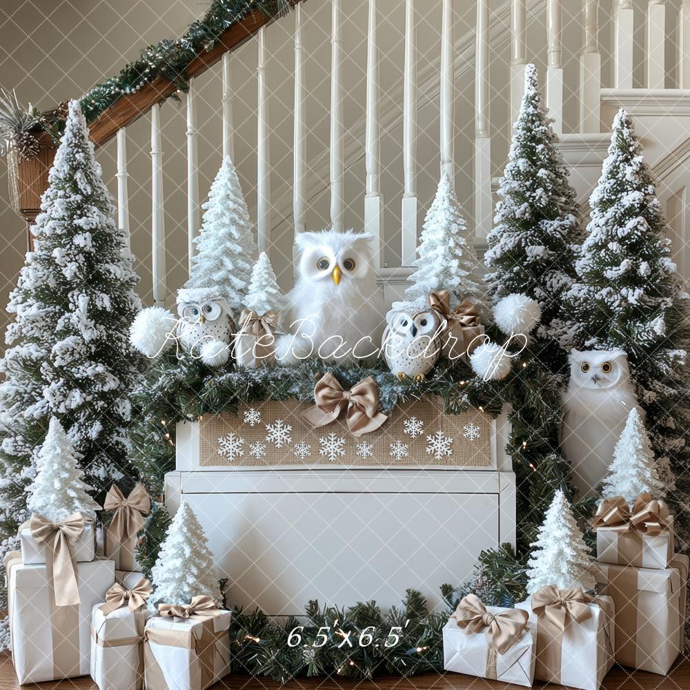 Kate Weihnachten Schnee Eulen Tannen Weiß Hintergrund Entworfen von Mini MakeBelieve - Kate Backdrop.de