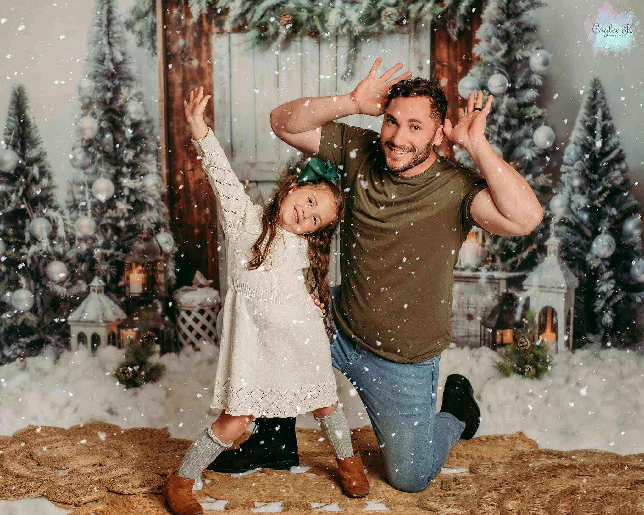 Kate Weihnachten - Baum Weiß Scheune Tür Hintergrund von Emetselch