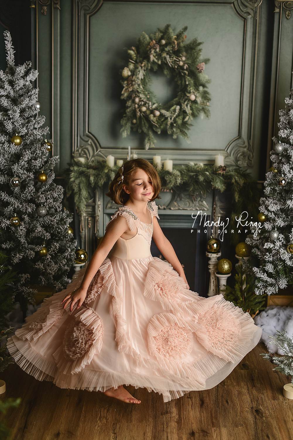Kate Eleganter Kamin mit Weihnachten begrüntem Hintergrund von Mandy Ringe Fotograf - Kate Backdrop.de