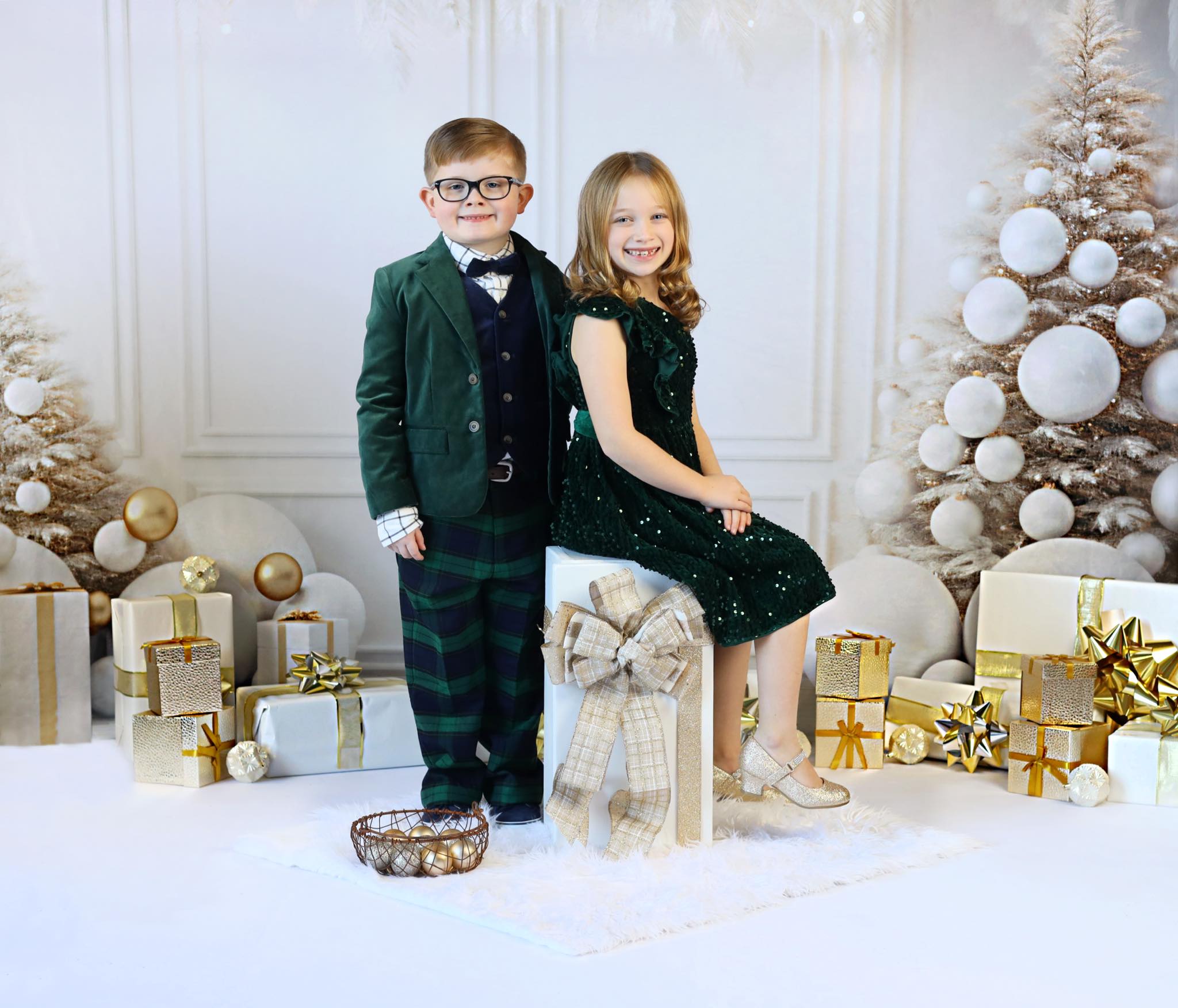 Kate Weihnachten Weiße Wand Federn & Gold Hintergrund Von Lidia Redekopp