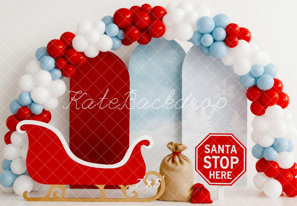 Kate Weihnachten Schlitten Ballonbogen Rot Hintergrund Entworfen von Patty Roberts - Kate Backdrop.de