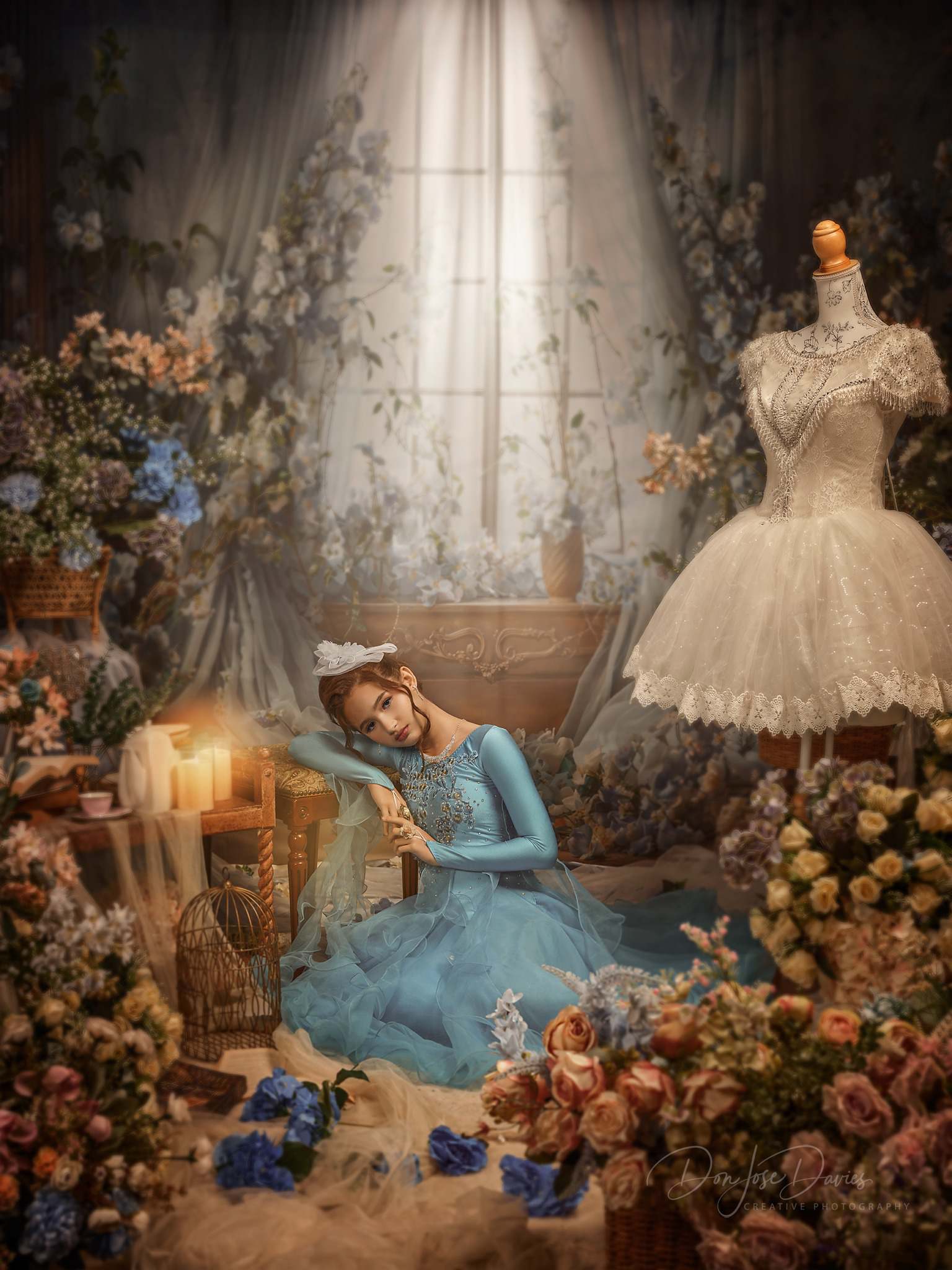 Kate Blaue Blume Vorhang Fenster Raum Hintergrund von Emetselch - Kate Backdrop.de