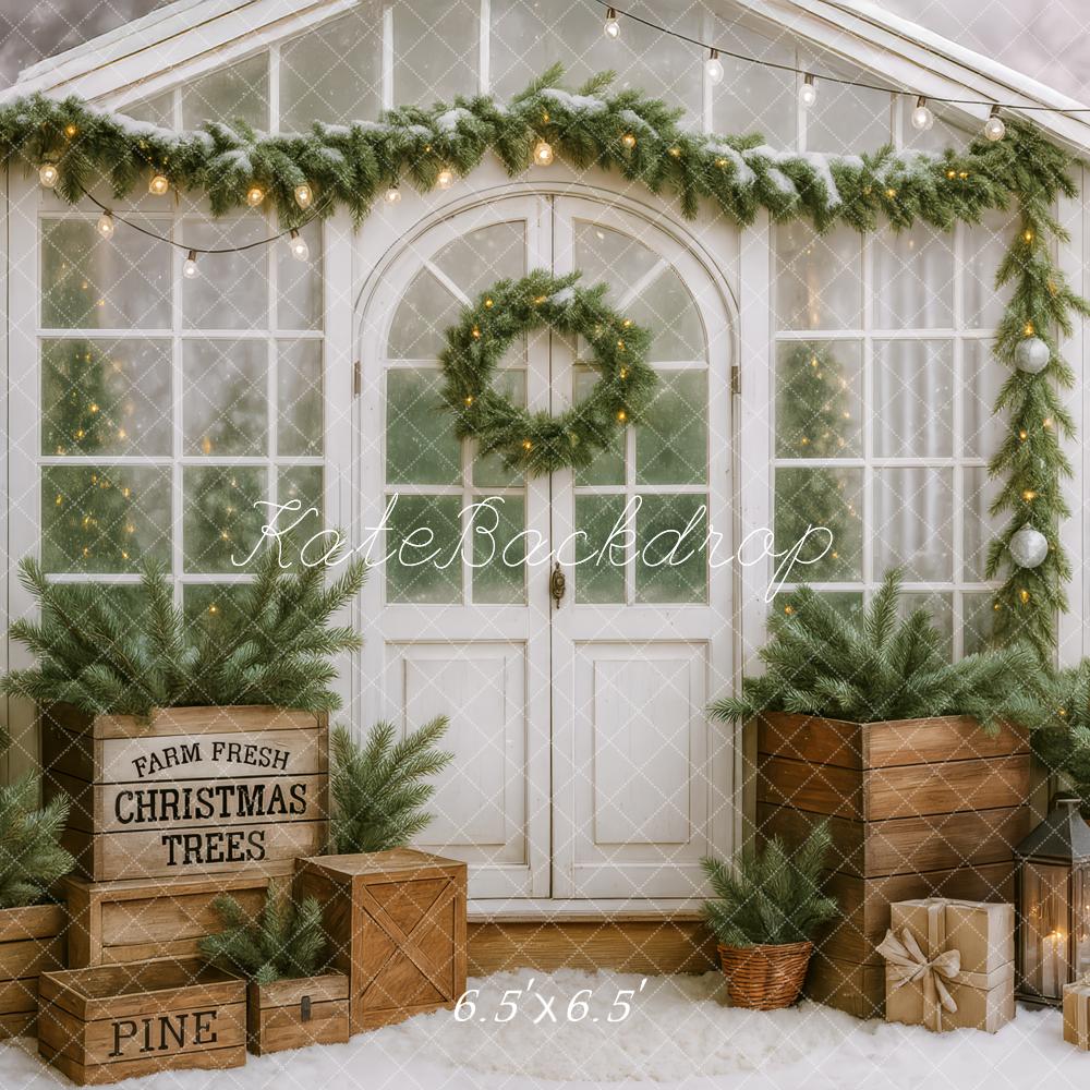 Kate Weihnachten Winterhaus Tannenzweige Weiß Hintergrund Entworfen von Patty Roberts