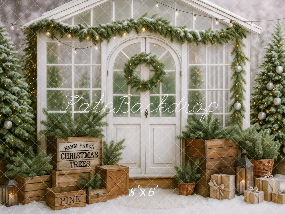 Kate Weihnachten Winterhaus Tannenzweige Weiß Hintergrund Entworfen von Patty Roberts