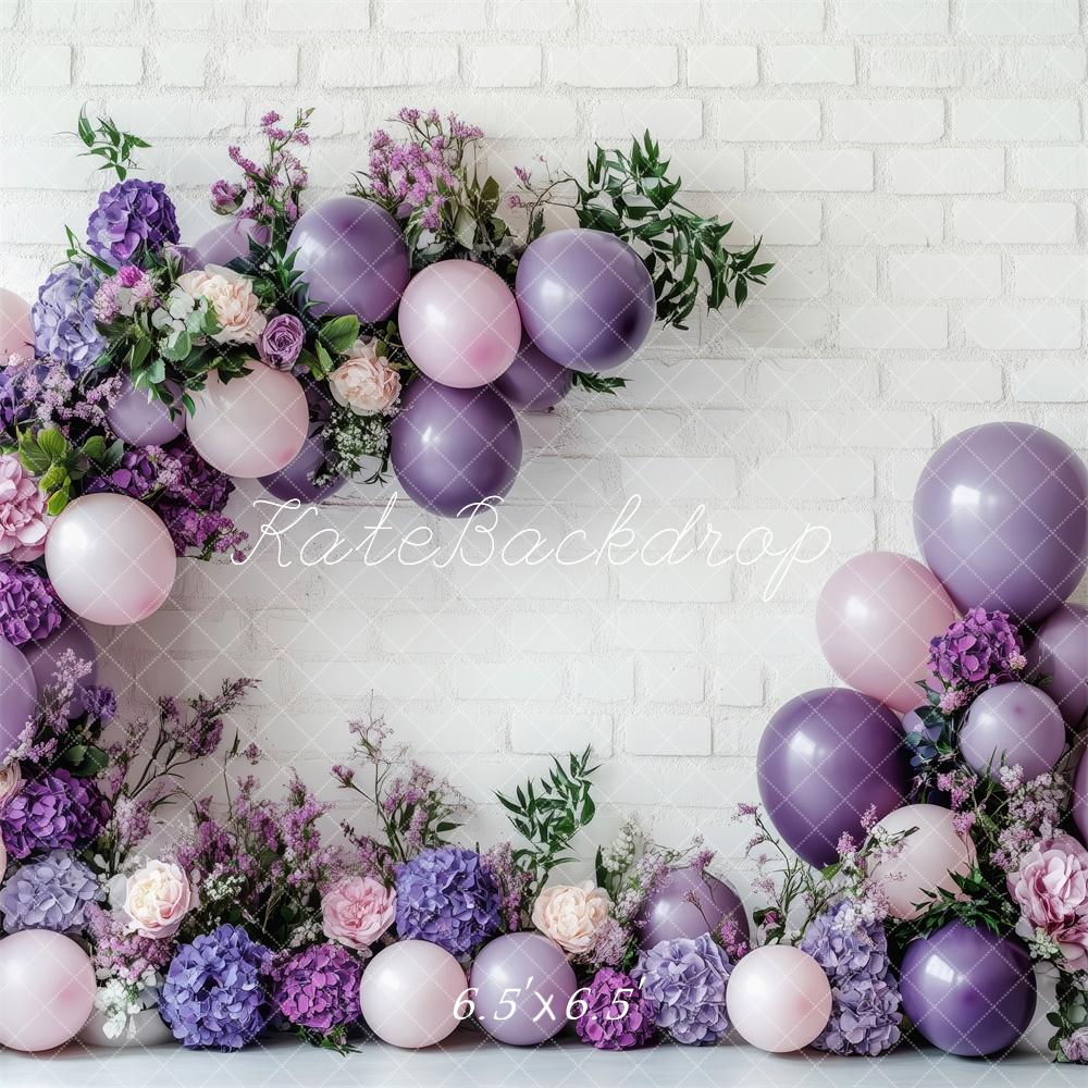 Kate Geburtstag Ballonbogen Blumen Weiß Ziegel Hintergrund Entworfen von Patty Roberts