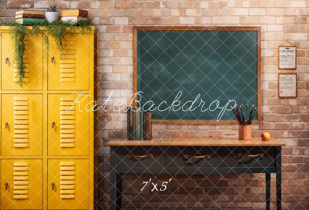 Kate Zurück Zur Schule Spind Tafel Vintage Hintergrund Entworfen von Emetselch