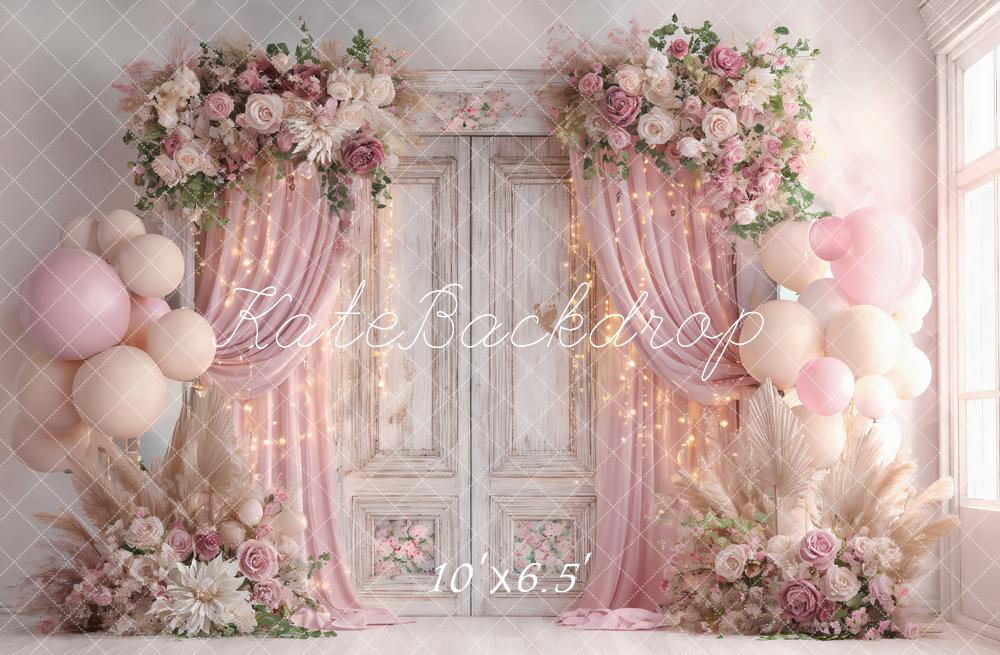 Kate Hochzeit Vintage Tür Blumen Ballons Rosa Hintergrund Entworfen von Ashley Paul