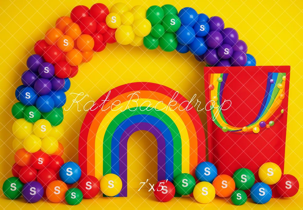 Kate Geburtstag Regenbogen Ballonbogen Bunt Hintergrund Entworfen von Patty Roberts - Kate Backdrop.de