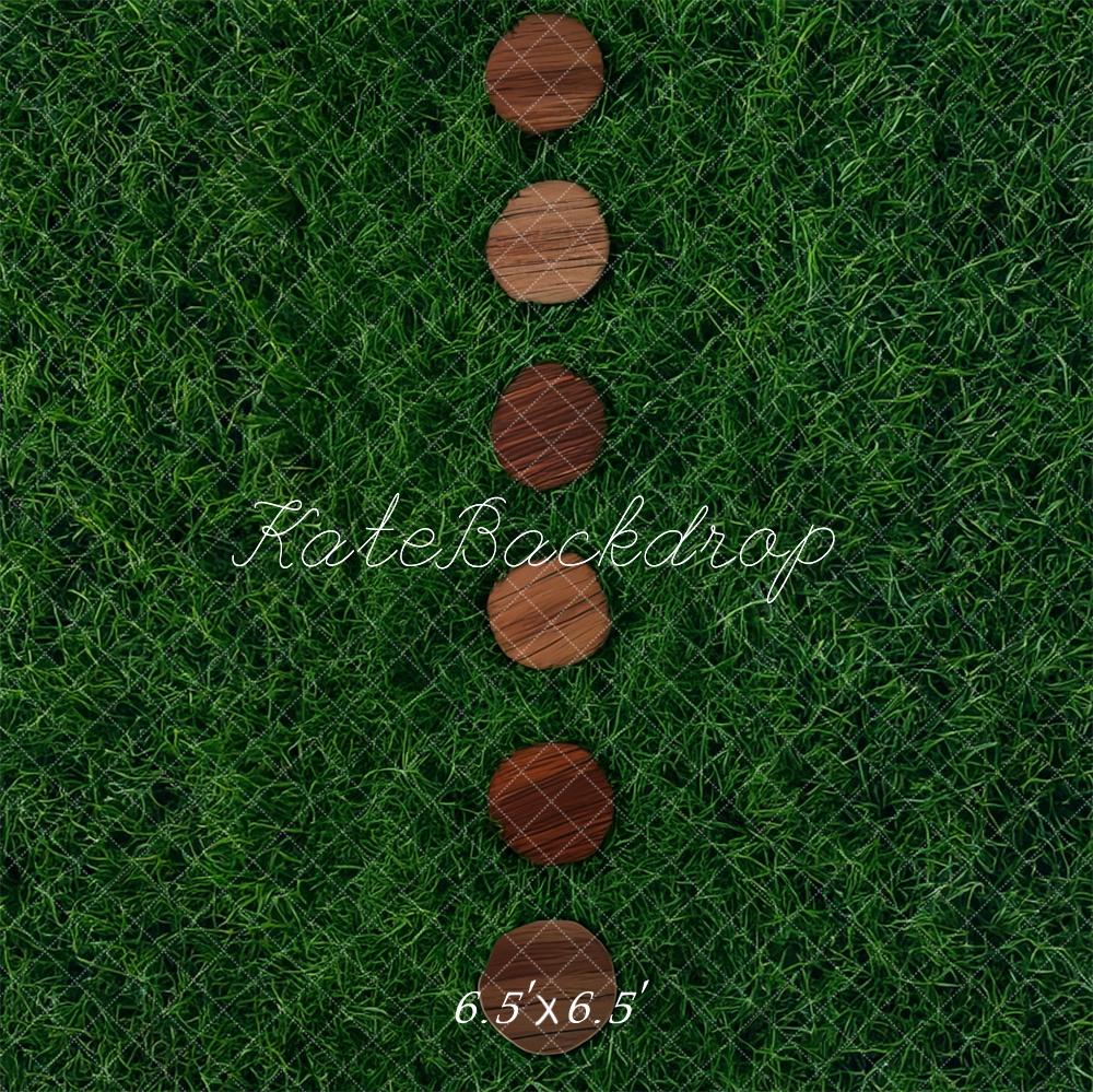 Kate Grün Gras Holzscheiben Hintergrund Entworfen von Mini MakeBelieve