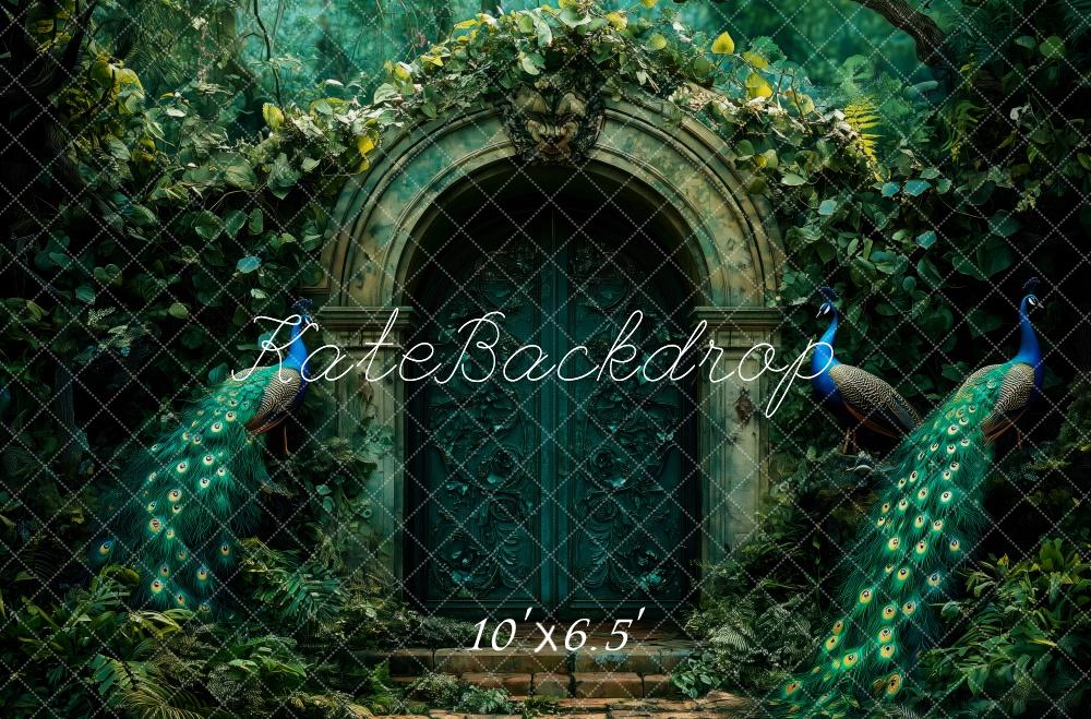 Kate Wald Pfau Antikes Tor Grün Hintergrund Entworfen von Patty Roberts