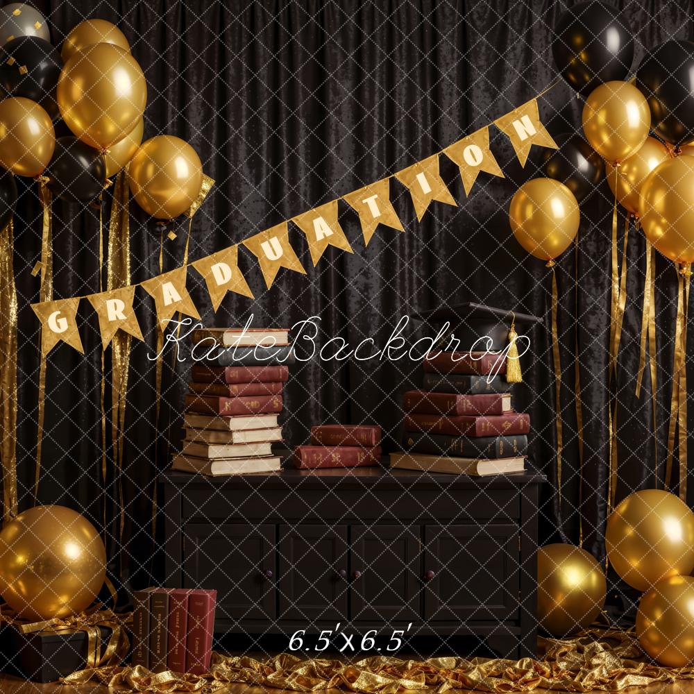 Kate Abschlusszeit Ballons Bücher Schwarz Gold Hintergrund Entworfen von Emetselch