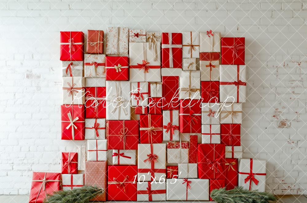 Kate Weihnachten Geschenkboxen Ziegelwand Rot Hintergrund Entworfen von Patty Roberts - Kate Backdrop.de