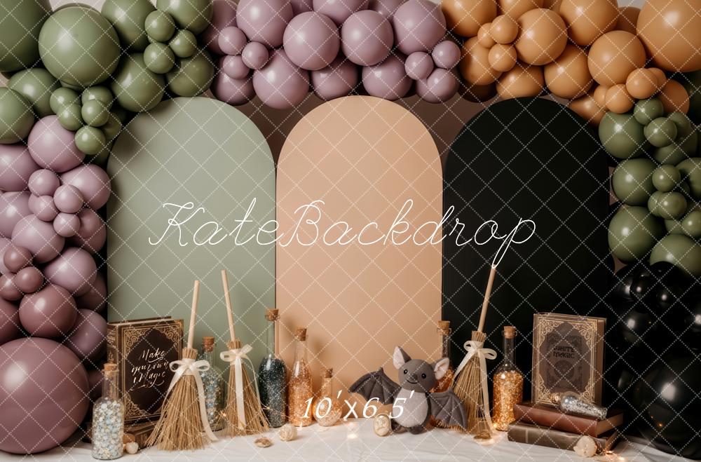 Kate Halloween Ballons Besen Pastell Hintergrund Entworfen von Patty Roberts